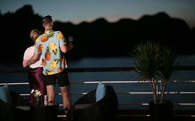 Le Theatre Cruises - Kỳ Quan trên Vịnh Lan Hạ